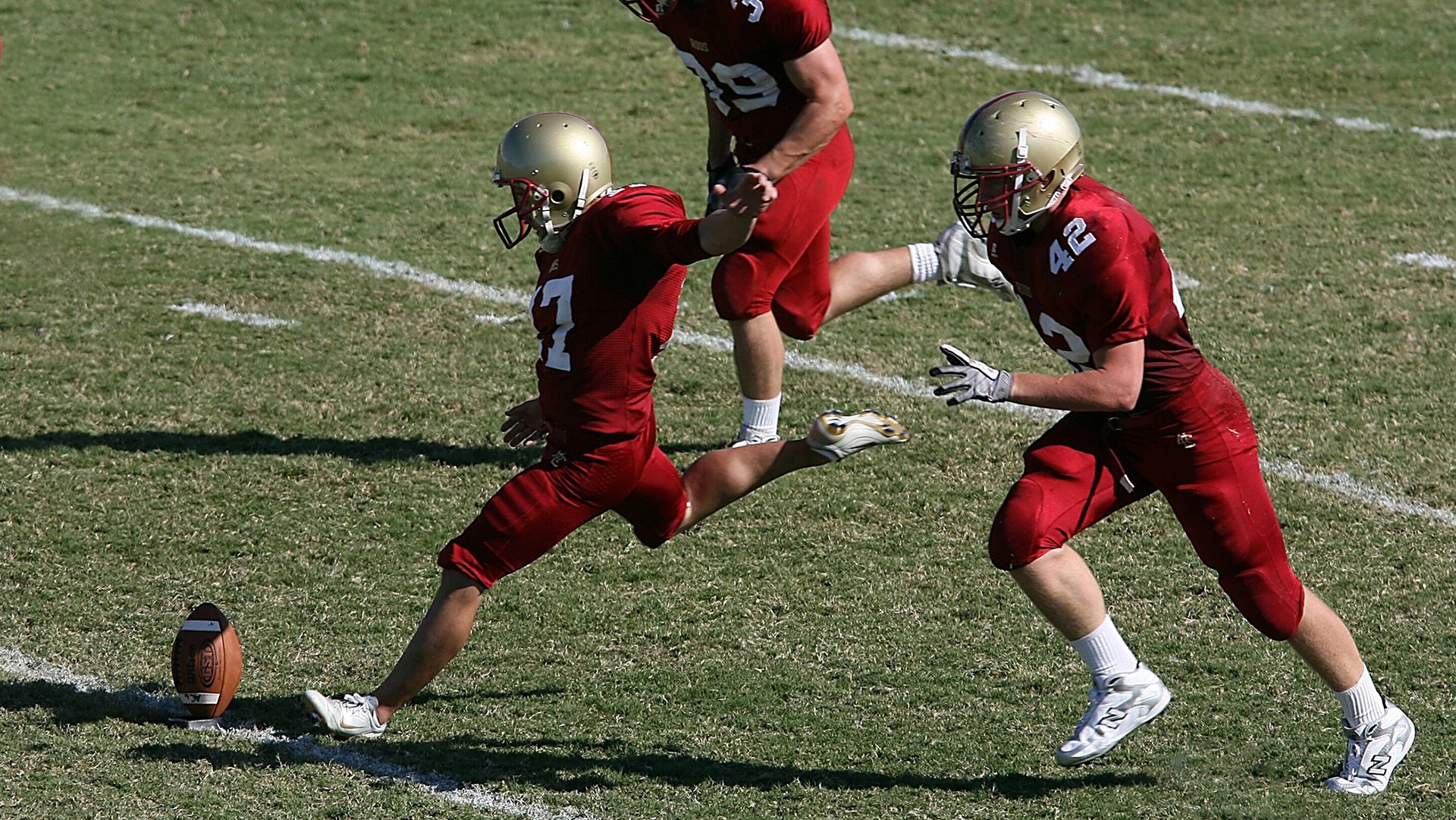 九游官网下载电脑版-“马丁·高尔西的领袖气质与防守技巧，成就美洲狮队未来”
